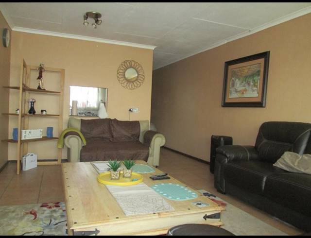 2 BEDROOM APARTMENT FOR SALE IN PRIMROSE HILL